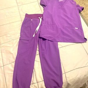 Beautiful scrub set.